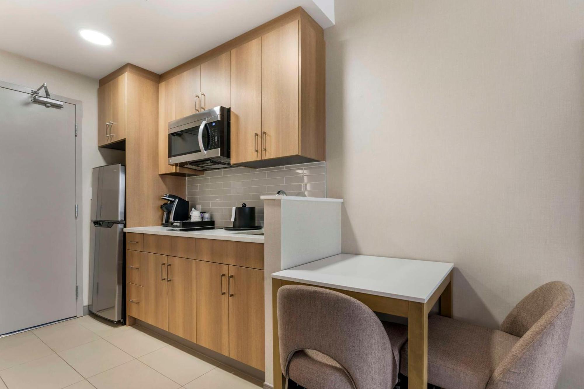 Best Western Premier Route 97 เวอร์นอน ภายนอก รูปภาพ